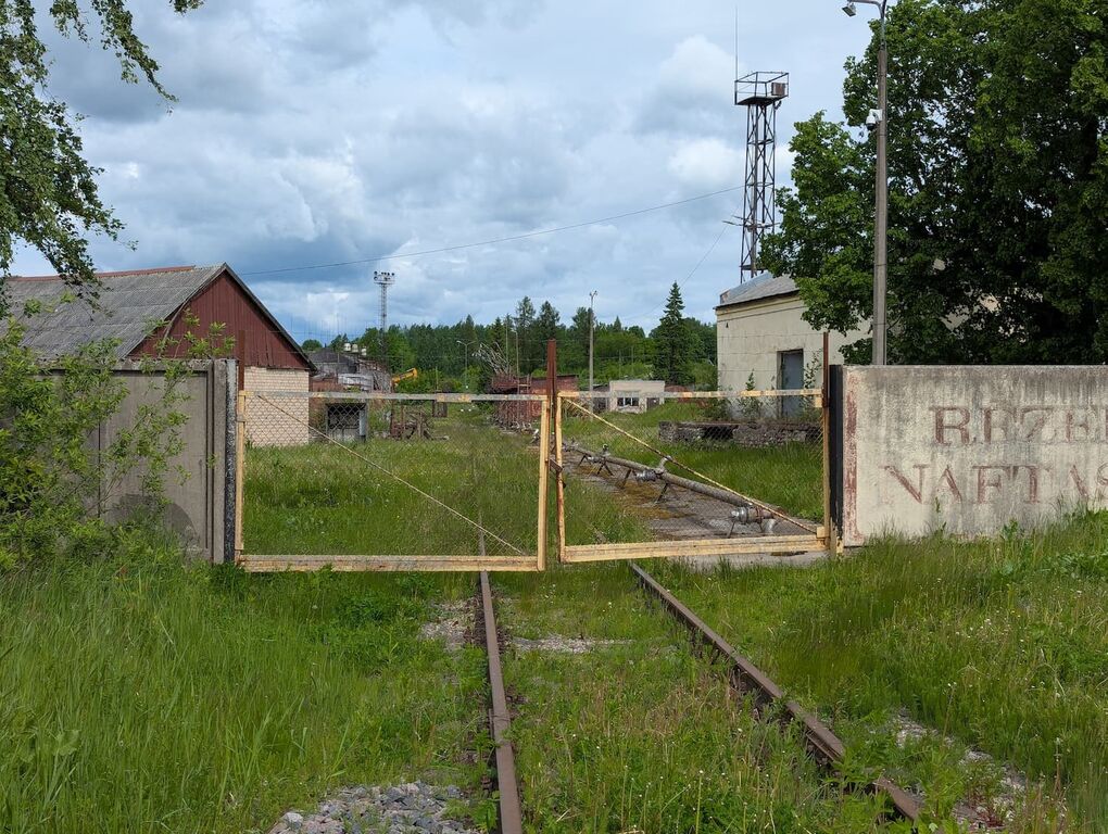 Het leegstaande oliedepot in Rēzekne waar vorige maand een drone neerstortte.