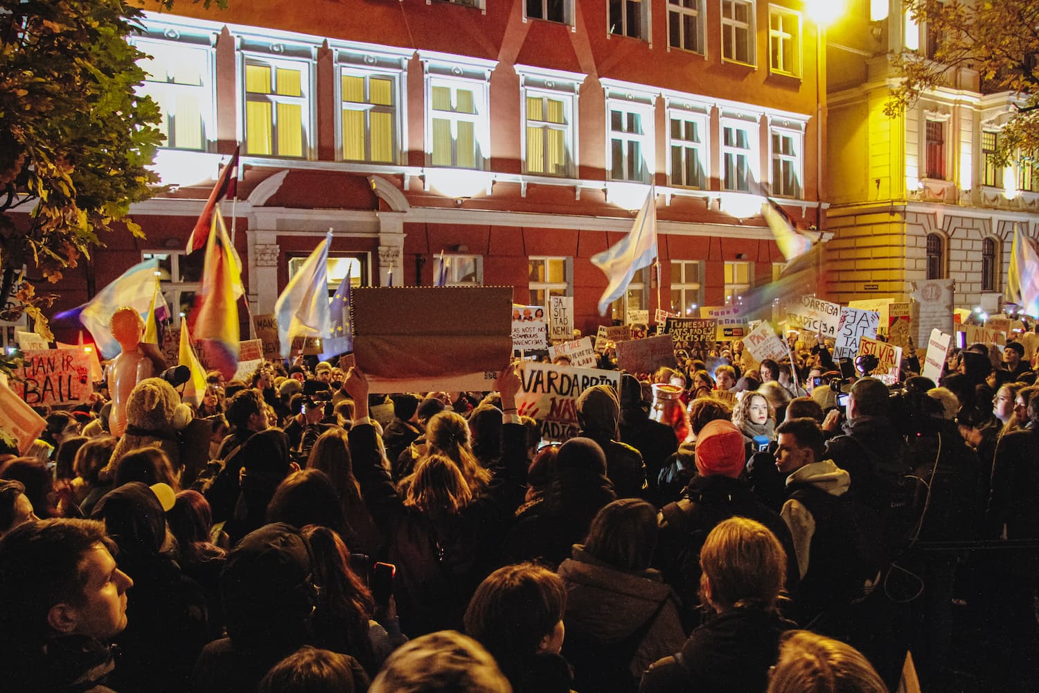 Protesten bij het Letse parlement tegen de opzegging van het Verdrag van Istanbul, 29 oktober 2025.